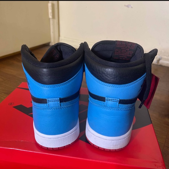 Wmns Air Jordan 1 High OG “Unc To Chicago” - Picture 4 of 6